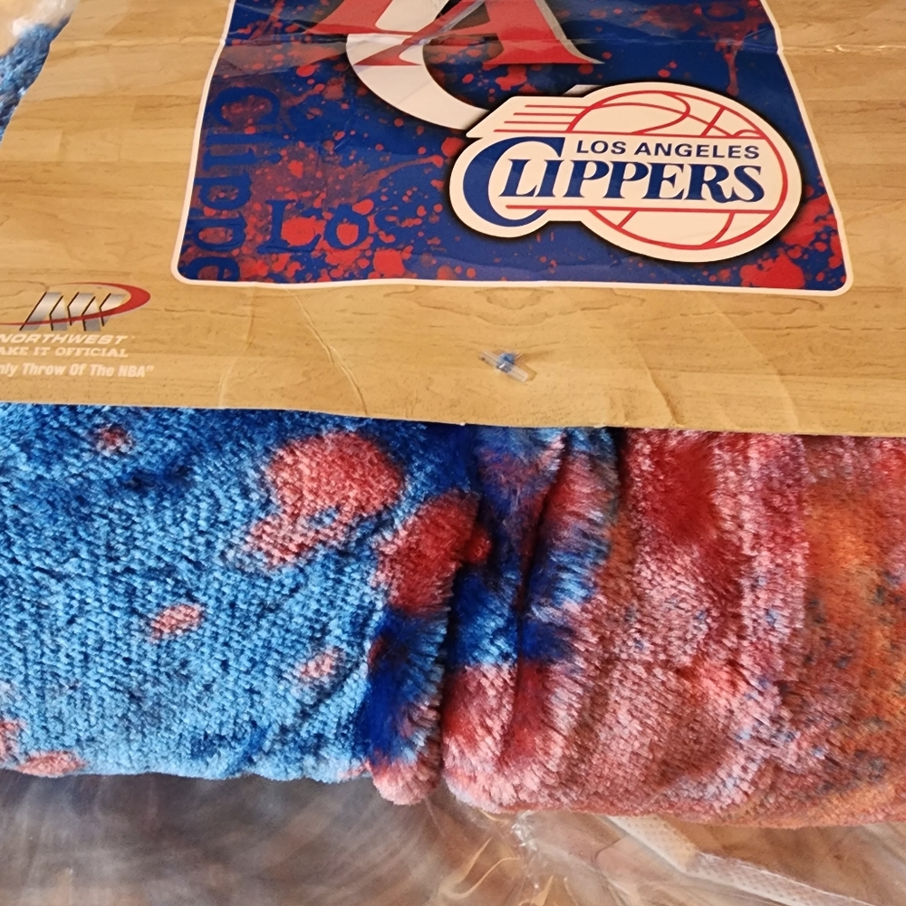 NBA Royal plush Raschel throw - Picture 5 of 6